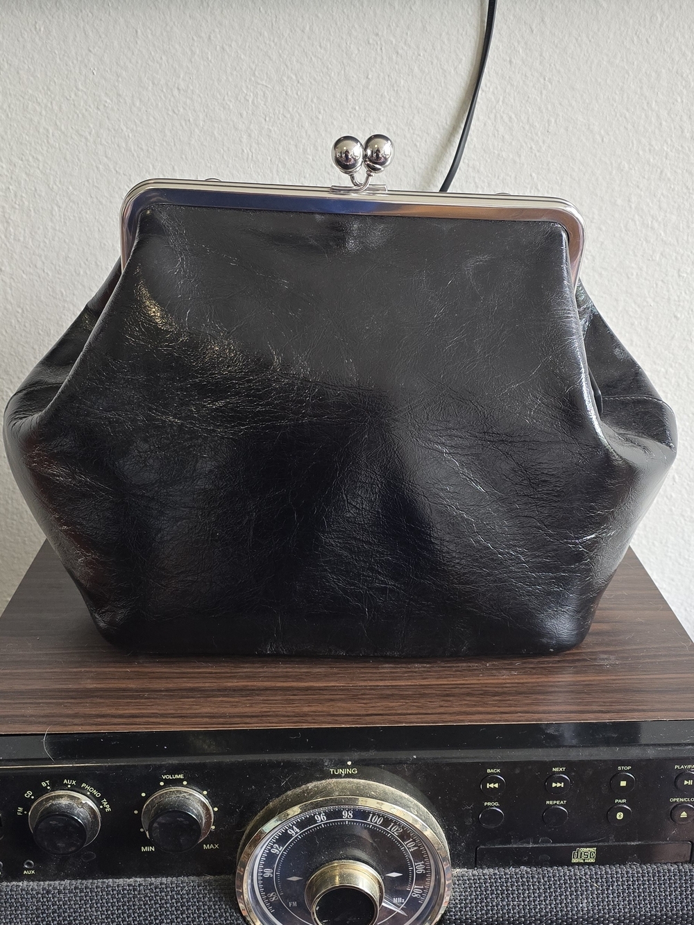 Black Leather Kiss-Lock Clutch Bag - Timeless Women's Handbag